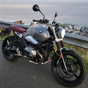 Taking the BMW R nine T Scrambler for a spin all the way up to Signal Hill and back - what a ride!