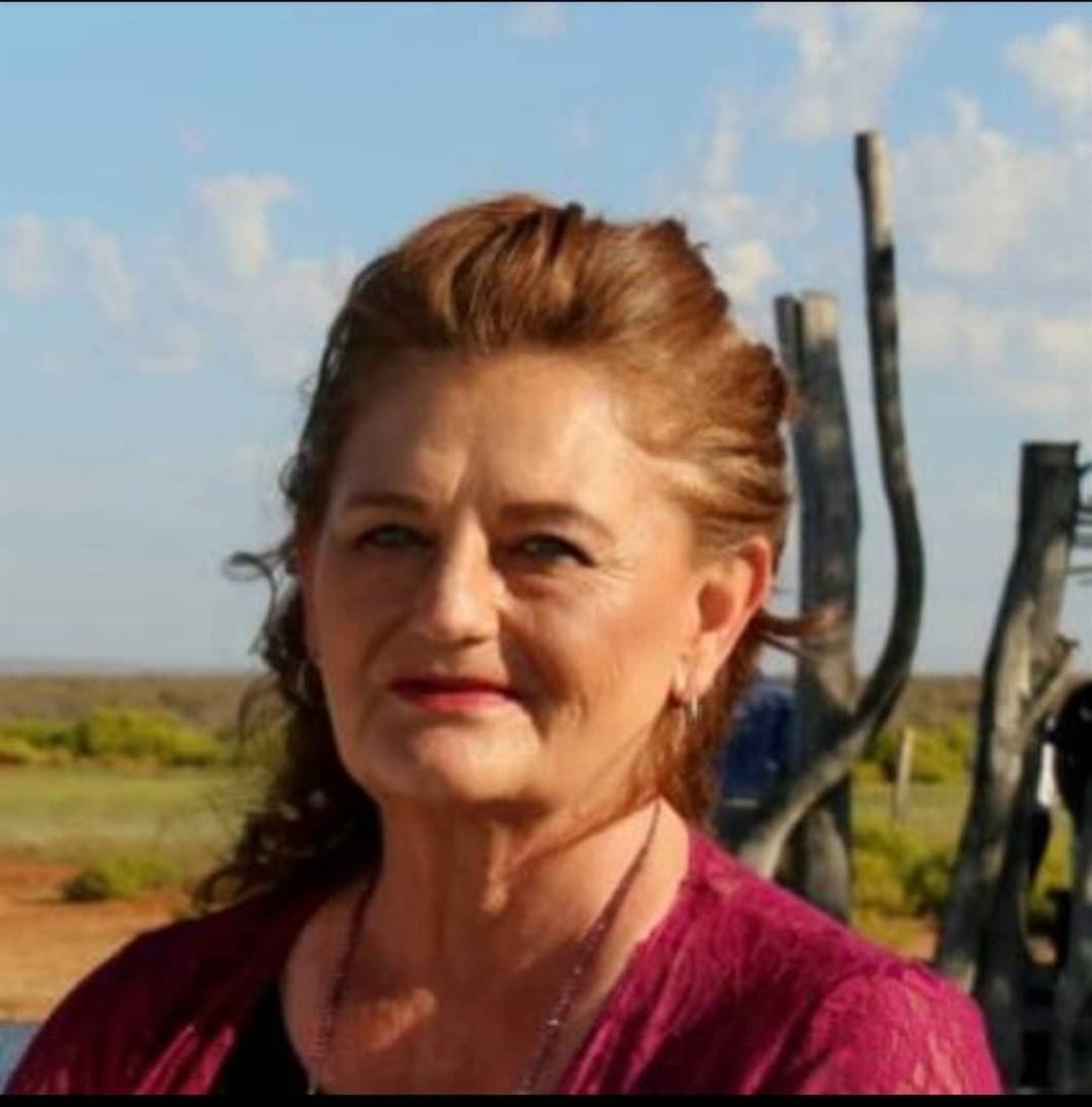 Bets Olivier (65) is glo deur die werkers wat sy met haar lewe vertrou het op haar plaas buite Olifantshoek vermoor.