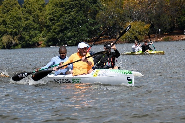 Zanentlantla Mbala (back) paddling with Gerhard Moolman (front) in an endurance race at Emmarentia Dam. 