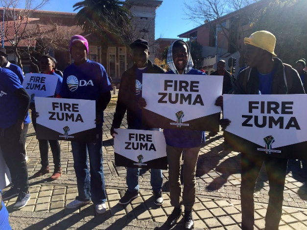 DA supporters gathered ahead of the march to ConCourt for the secret ballot hearing. (Iavan Pijoos/News24)