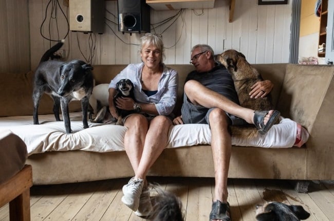 Rosemary and Duncan Briggs, the owners of Roscan Sanctum in the Hex River Valley, with Pixi, Vlooi and Dude. (PHOTO: Ashraf Hendricks/GroundUp)