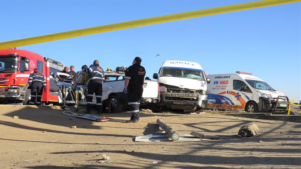 Emergency medical and rescure teams helping victims of the accident on R702-road in Bloemfontein.