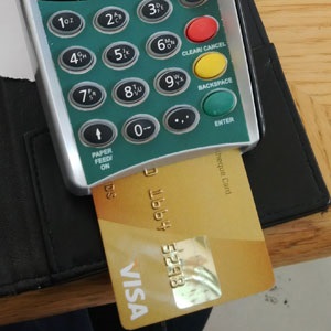 Card payment machine. (Duncan Alfreds, Fin24)