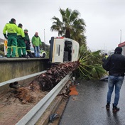 Taxi rollover on Nelson Mandela Boulevard leaves ten injured