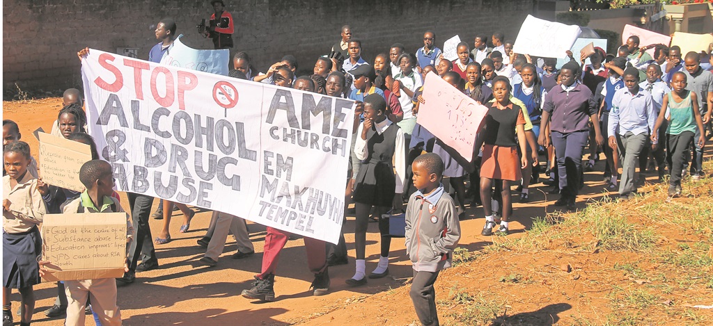 Concerned young church members spread the message across the township of Shayandima in Limpopo.       Photo by Armando Chikhudo  