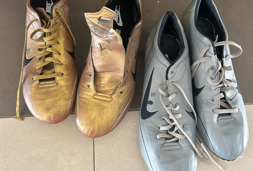 Itumeleng Khune has been digging deep into his archives to wear Nike's classic early 2000s boots.
