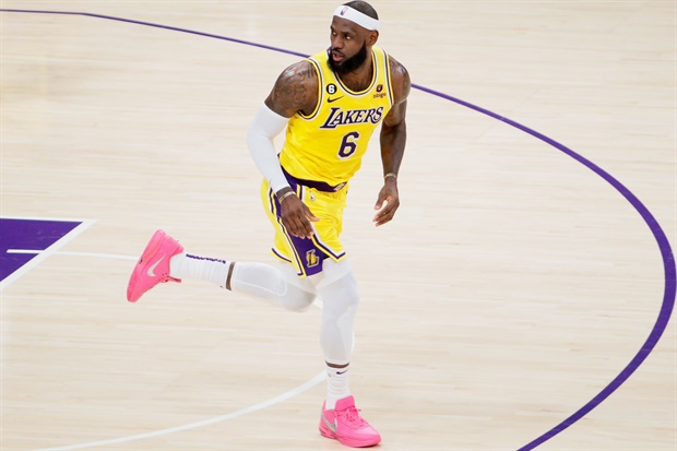 <p>LeBron James is considered one of basketball's great passers of the game, despite closing in on the all-time NBA scoring record.</p><p>This week he surpassed&nbsp;Steve Nash and Mark Jackson to move into fourth in the all-time NBA rankings for career assists.</p><p>James allowed himself a moment to reflect with pride on that achievement on Tuesday. </p><p>"It's amazing. Because that's what I love to do - get my guys involved. Try to put the ball on time and on target through my career,"&nbsp;James&nbsp;told AFP. </p><p>"Any time you're linked with the greats, it's a super cool thing."</p><p>(<em>Photo by Robert Gauthier / Los Angeles Times via Getty Images</em>)</p>