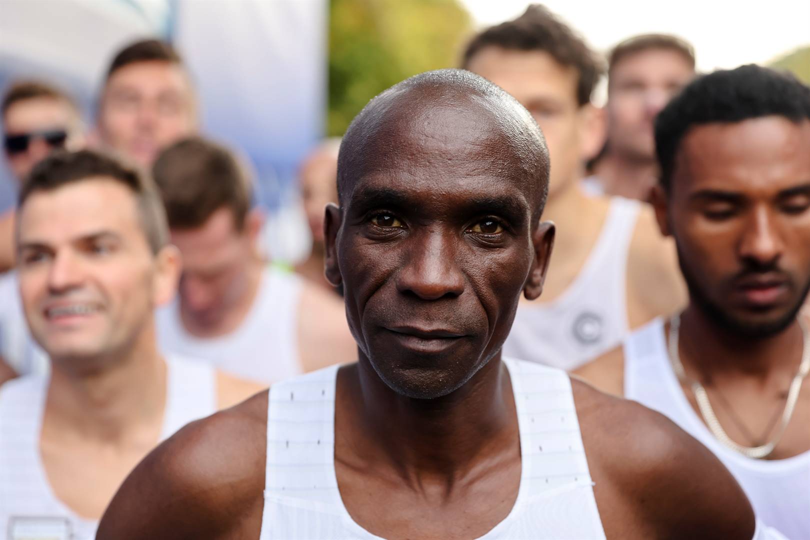 Eliud Kipchoge voor die wegspring van die Berlyn-marathon Sondagoggend. Foto: AP