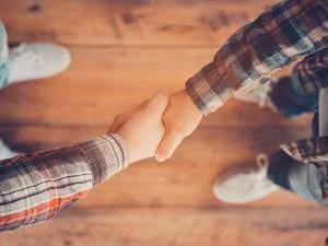 6 kinds of interview handshakes and one you need to master