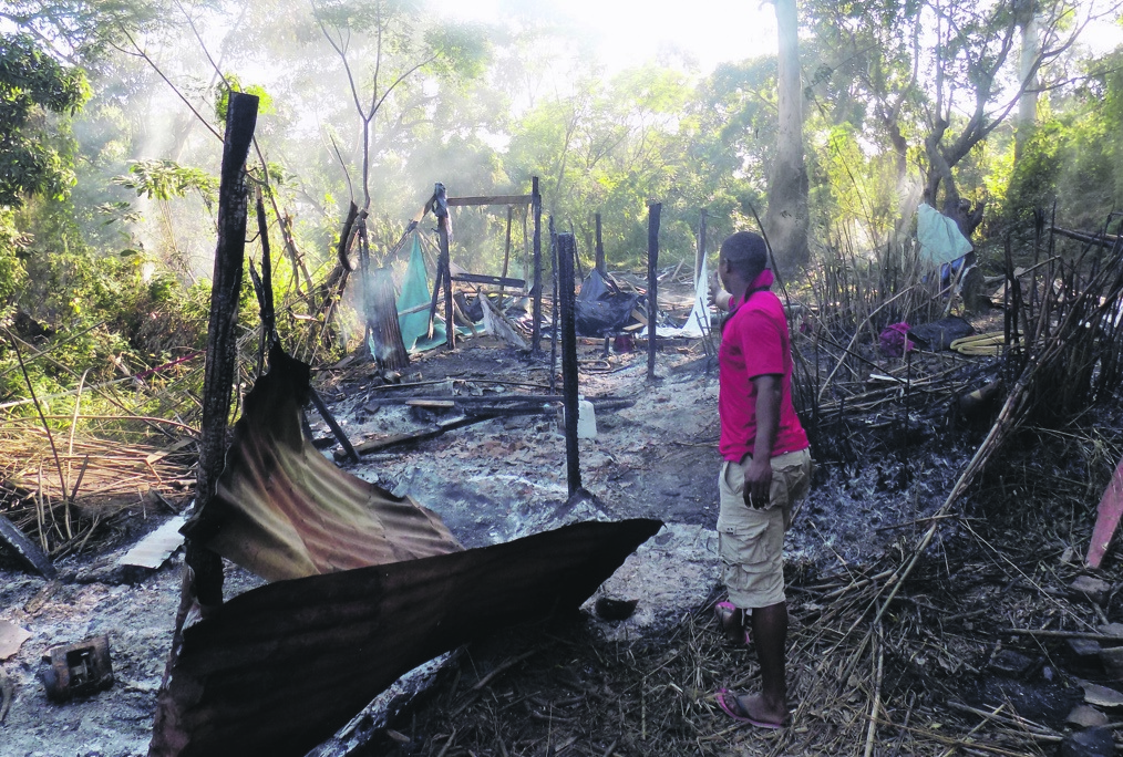 'LAND INVADERS' SHACKS BURNT TO THE GROUND | Dailysun