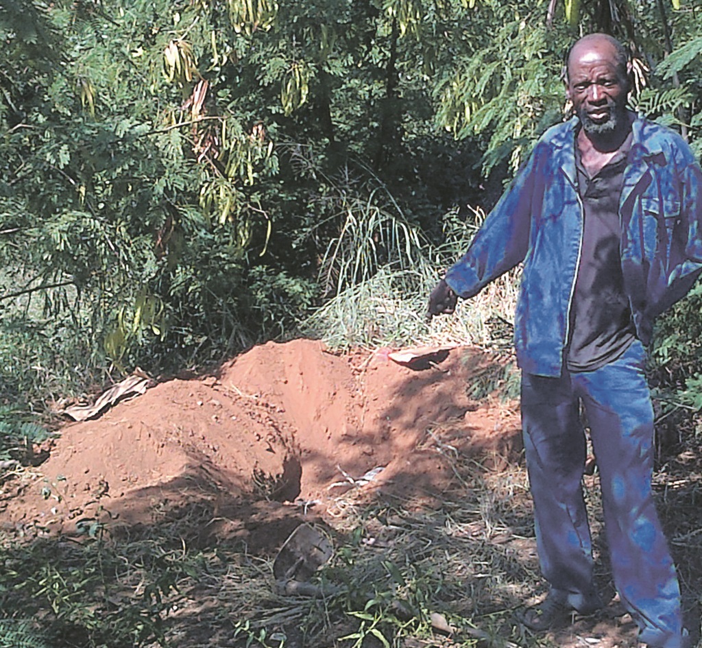 Crop farmer Solomon Mathonsi found a grave containing a newborn baby on his farm.    Photo by Beatrice Shongwe/AENS 