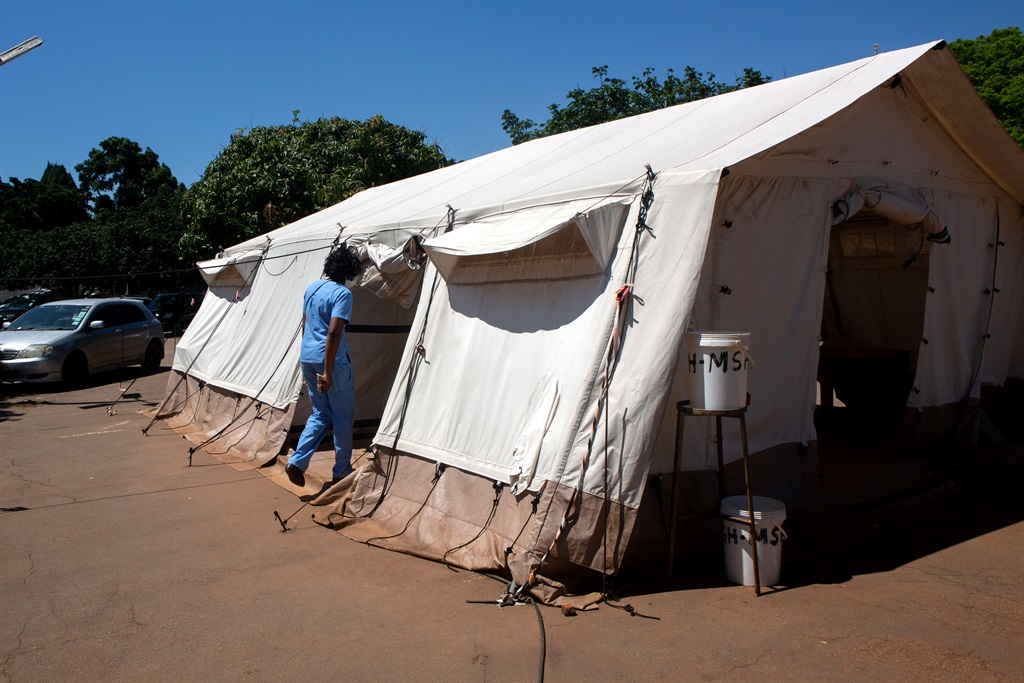 A nurse enters a vaccination tent at Parirenyatwa group of hospitals on December 01, 2021 in Harare, Zimbabwe.(Photo by Tafadzwa Ufumeli/Getty Images)