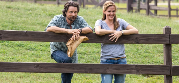 Martin Henderson and Jennifer Garner in Miracles from Heaven. (SK Pictures)