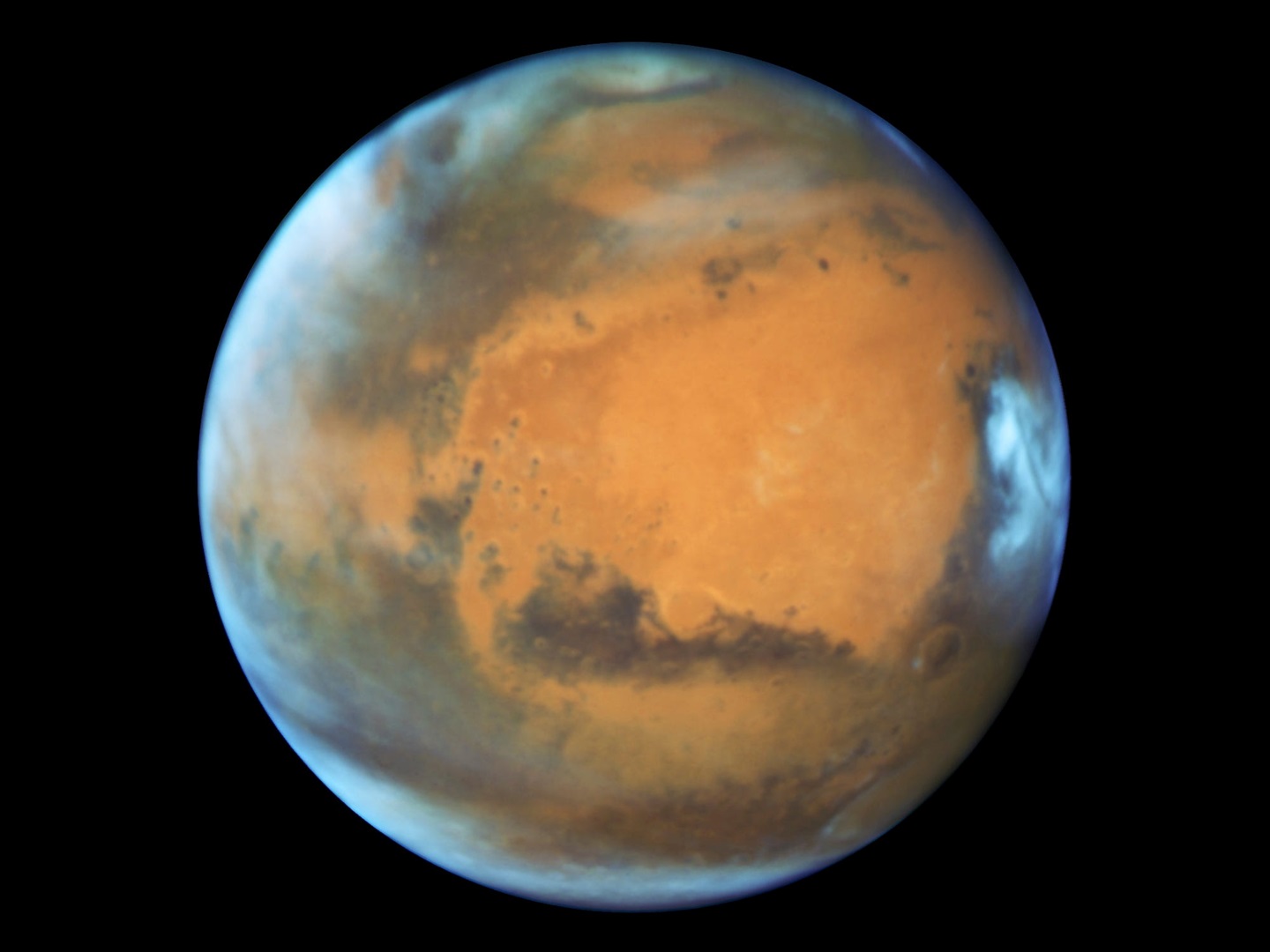 Les images de la NASA montrent qu'un météore s'est écrasé sur Mars, a déclenché un grand tremblement de terre et a soulevé de la glace d'eau surprise