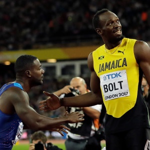 Justin Gatlin bows to Usain Bolt (AP)