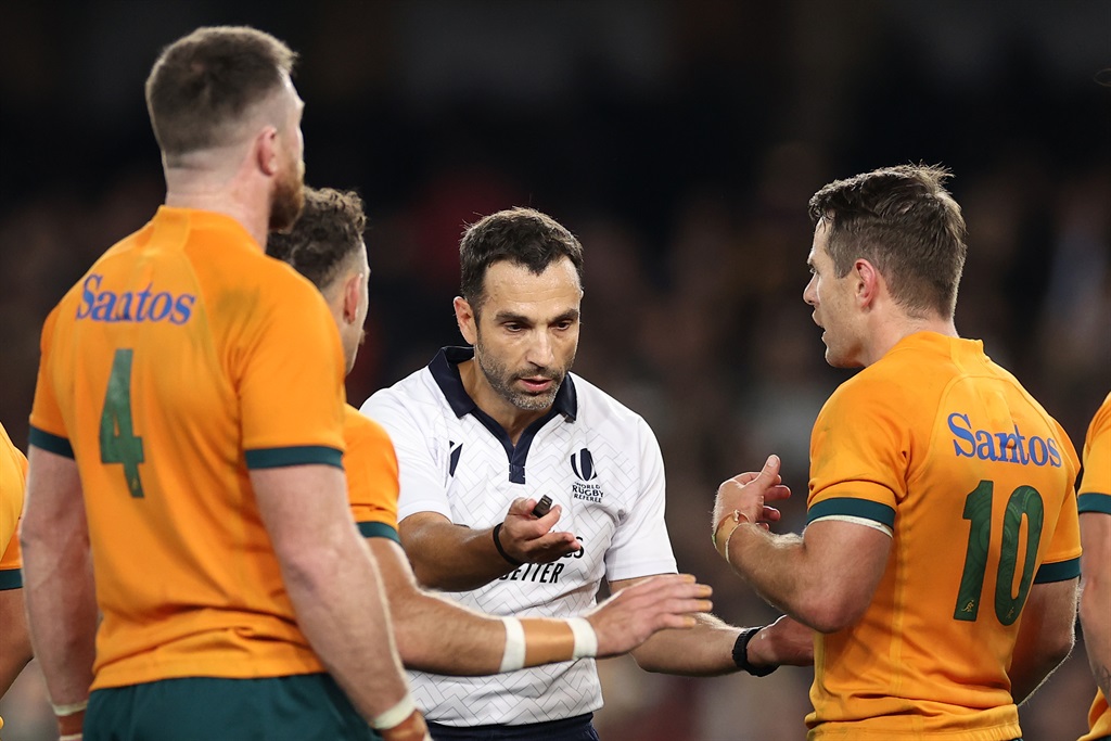 Referee Mathieu Raynal speaks to Nic White and Bernard Foley. (Photo by Cameron Spencer/Getty Images)