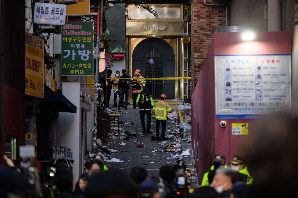 Emergency service personnel in the alley where a Halloween stampede took place late on 29 October 2022, in the neighbourhood of Itaewon in Seoul on 30 October 2022.