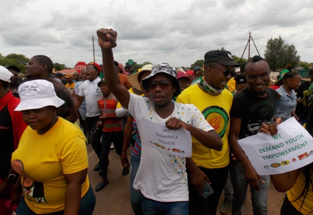 PICS: YOUTH DEMAND THEIR COLLEGE BACK! | Daily Sun