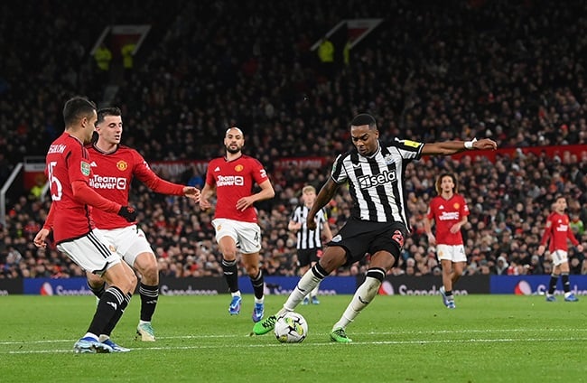 Sport | Man United dumped out of League Cup by Newcastle, Arsenal lose at West Ham