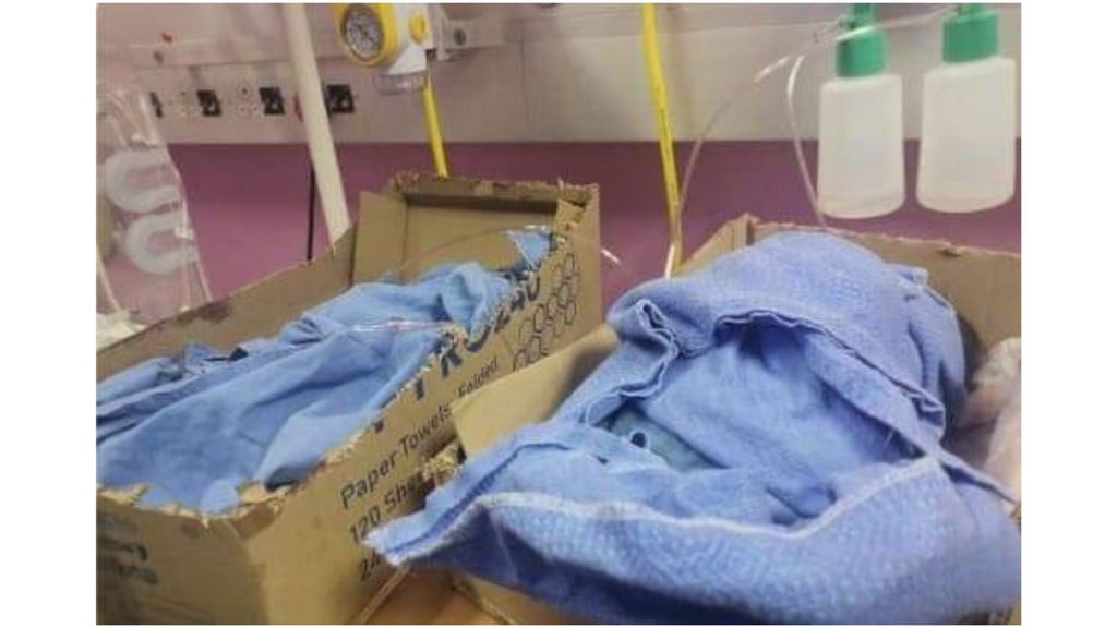 Not enough incubators and cribs at the Mahikeng Provincial Hospital where babies were placed in cardboard boxes. 