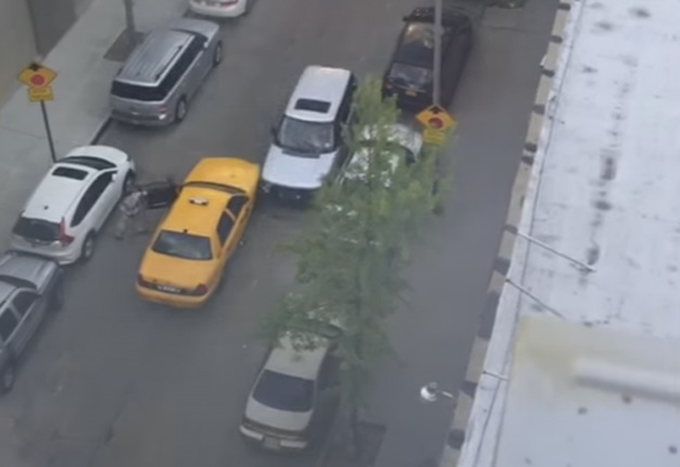 <B>NO INTENT OF STOPPING:</B> This Range Rover driver tried to evade the police, and in the process smashed into a taxi. <I>Image: YouTube</I>