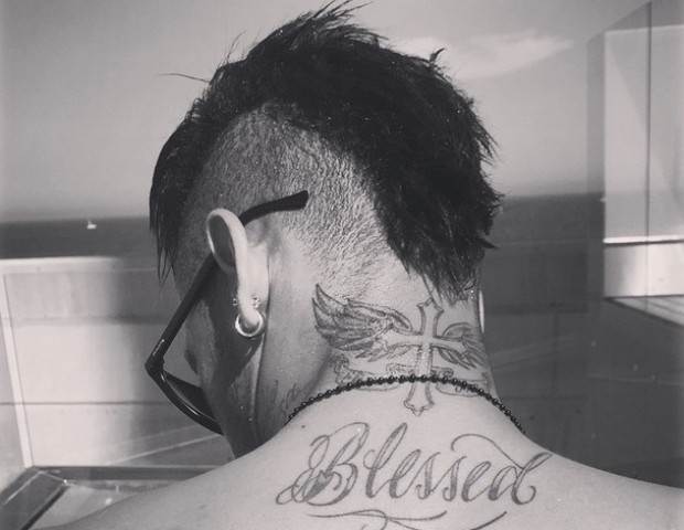 Neymar tattooed blessed on the back of his neck | Neymar jr, Neymar, Junior