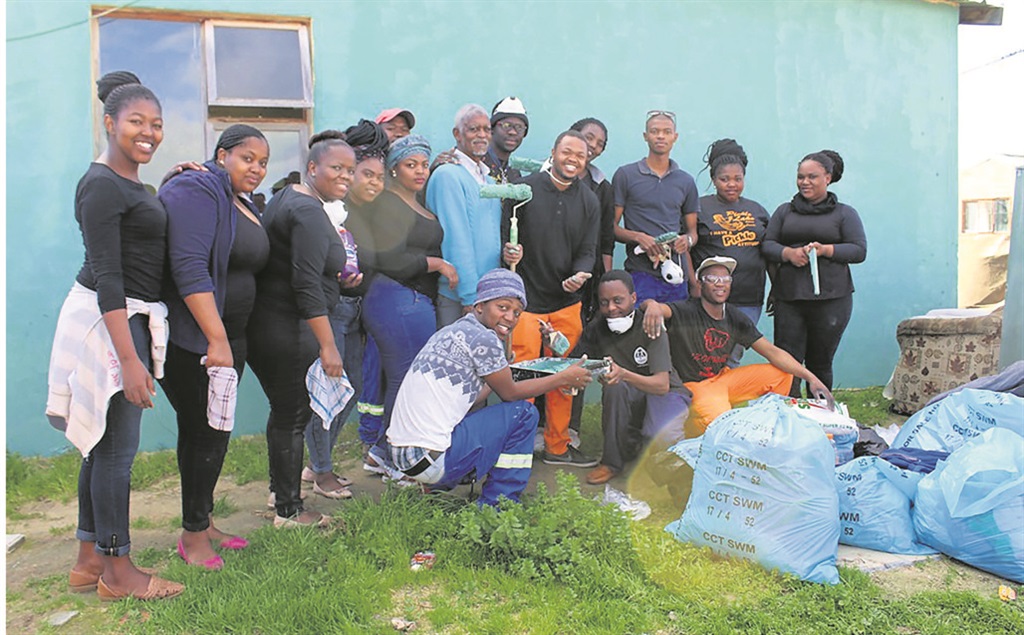 Strand Youth Forum members gave the house of madala Betty Scholtz (centre back) a facelift.Photo by Velani Ludidi