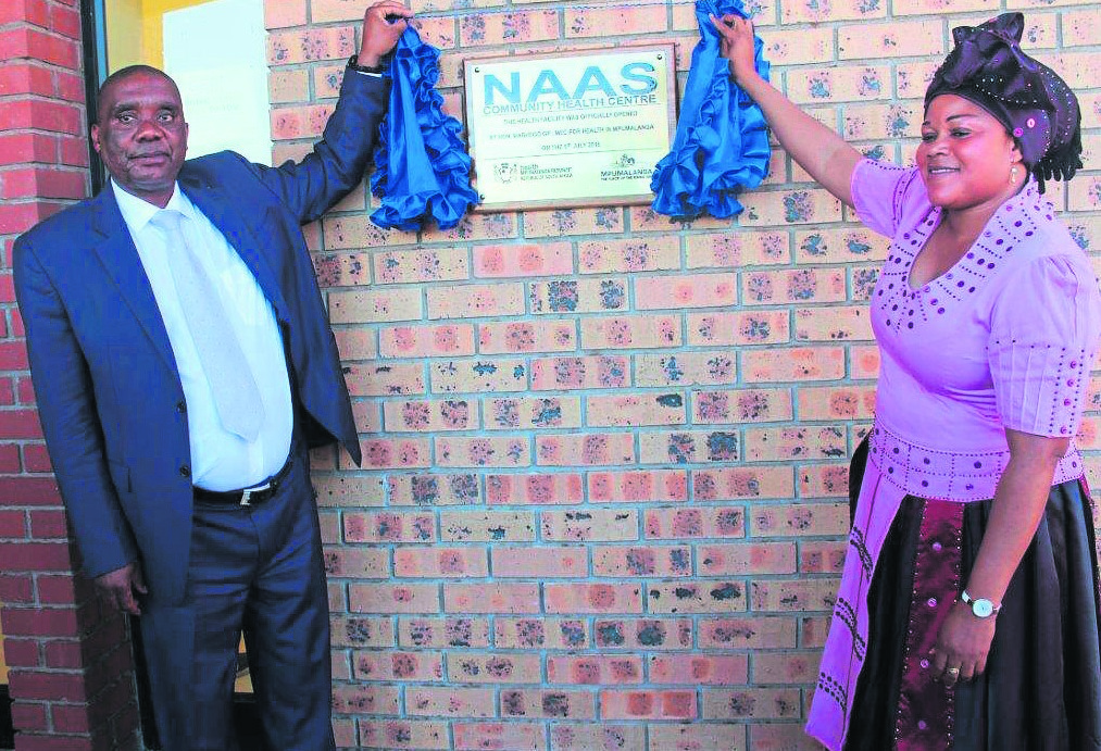 Mpumalanga health MEC Gillion Mashego and Nkomazi mayor Thuli Khoza open the new Naas Community Health Centre.         Photo by Beatrice Shongwe/AENS 