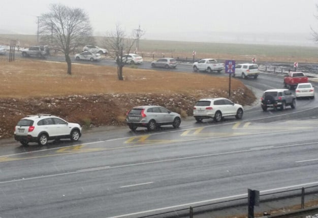 <B>CAUGHT IN A SNOW STORM:</B> The N3 Toll Route is experiencing heavy snow falls. Follow our guide for safely navigating icy roads. <I>Image: Arrivle Alive</I>