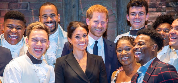 The Duke and Duchess of Sussex pose with cast and crew of Hamilton. (Photo: Getty Images)
