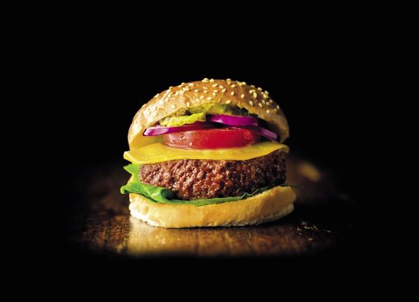 Sover bekend was Mosa Meat se hamburgerfrikkadel die eerste gekweekte vleisproduk. FOTO: MOSA MEAT 