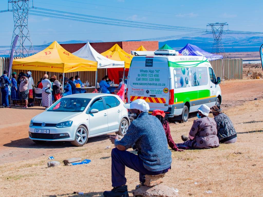 Testers line up next to the mobile testing van at Greenfield Primary Health Care Clinic in Ekurhuleni.