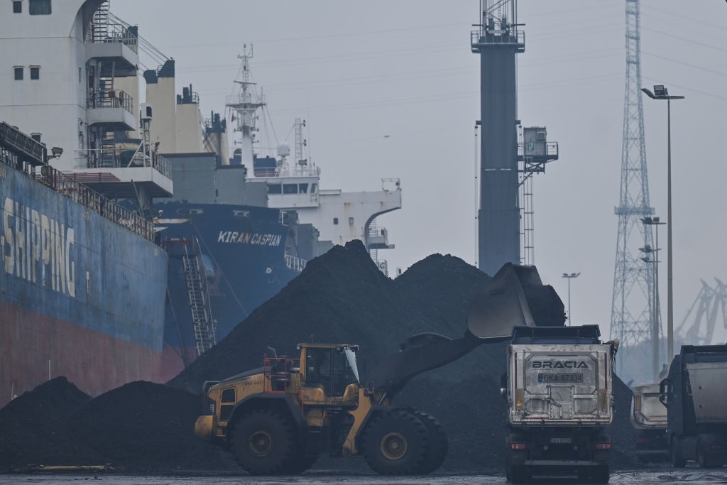 Czarne Miasto: Polski port w Gdańsku jest zasypany pyłem węglowym