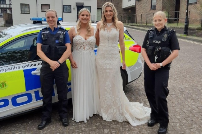 Brides and the police officers who gave them the ride. Image via (Hedge End Police)