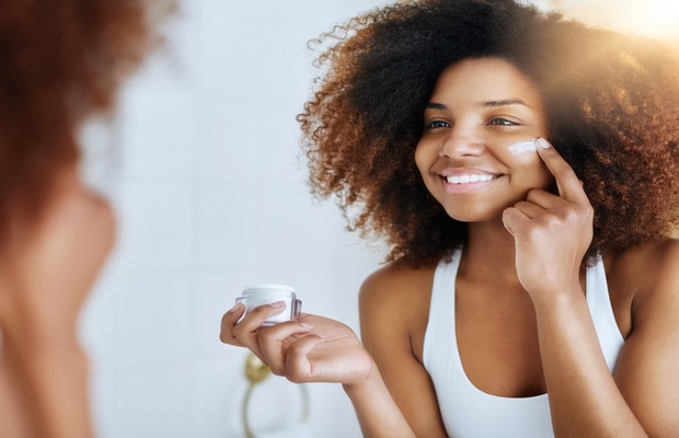 woman applying moisturiser 