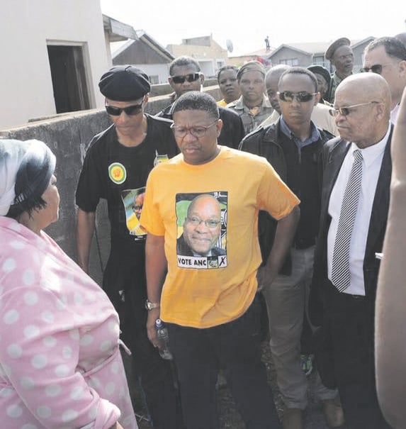 Sports Minister Fikile Mbalula campaigning in the Nelson Mandela Bay area. Picture: Die Burger 