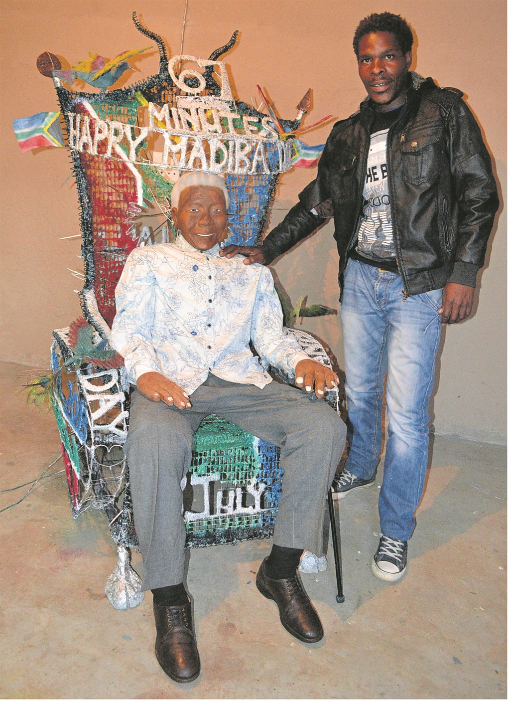 Ronald Nkoana with the Mandela sculpture he created. 