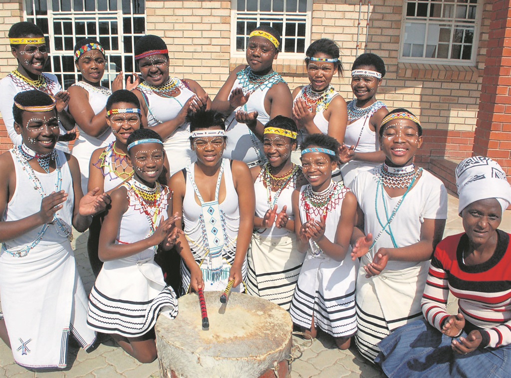VM Kwinana High’s virgin dancers with their trainer Nomaxabiso Plaatjies (right).     Photo by Thamsanqa Mbovane 