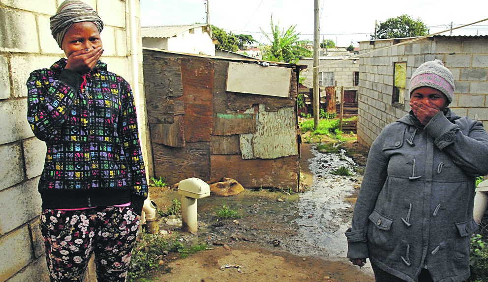 Sisana Toyi and Noluthando Mafu from Soweto-On-Sea have been living with kak for over six years.   Photo by Chris Qwazi  