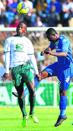 SuperSport United’s Richard Boateng in action with Ke Yona Makhosandile Plaatjie yesterday at Makhulong Stadium. Photo by Themba Makofane.