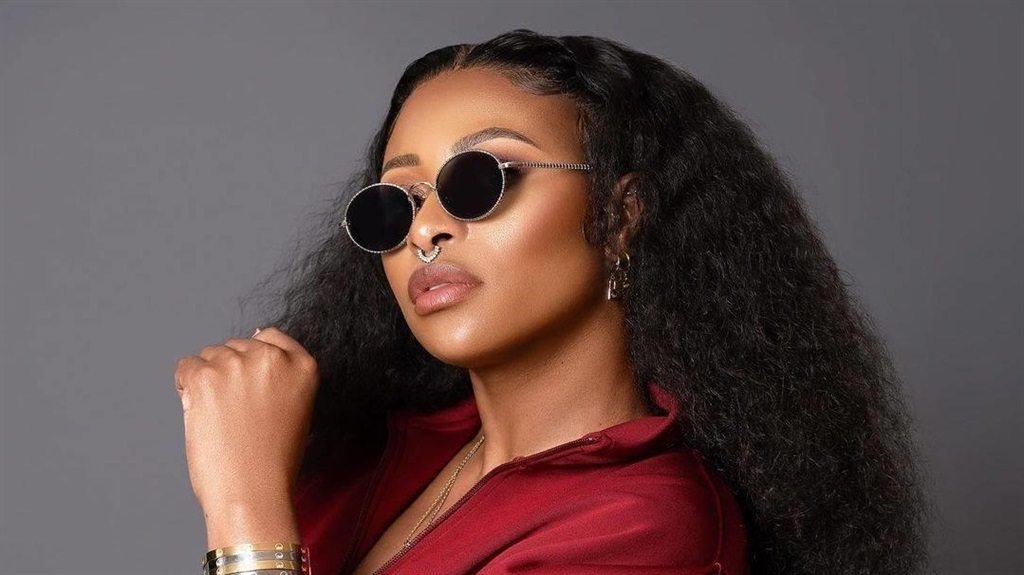 DJ Zinhle has had another unfortunate encounter with her employee. 