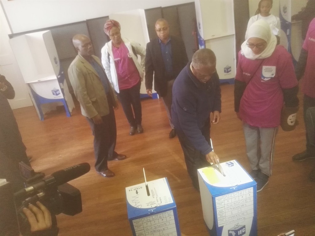 Thabo Mbeki casting his vote. Picture: Hlengiwe Nhlabathi/City Press 