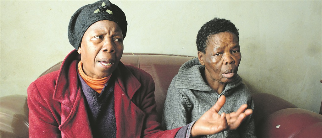 Mvuselelo Mkholo (left) and Noncebo Gotswa talk about how they met.                                Photo by Nqobile Mashinini 