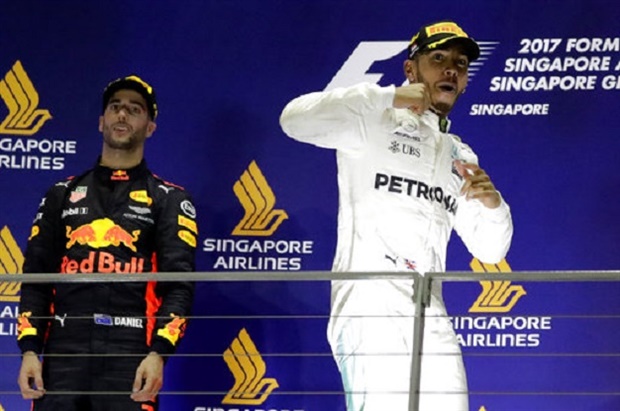 Lewis Hamilton profited from the early chaos to win the 2017 Singapore Grand Prix while title rival Sebastian Vettel lost huge ground after crashing out on the first lap.