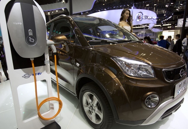 <b> ELECTRIC FUTURE: </b> China has stepped up pressure on automakers to accelerate development of electric cars by raising the first-year target for a planned system of production quotas but delayed its rollout until 2019. <i> Image: AP / Mark Schiefelbein </i>