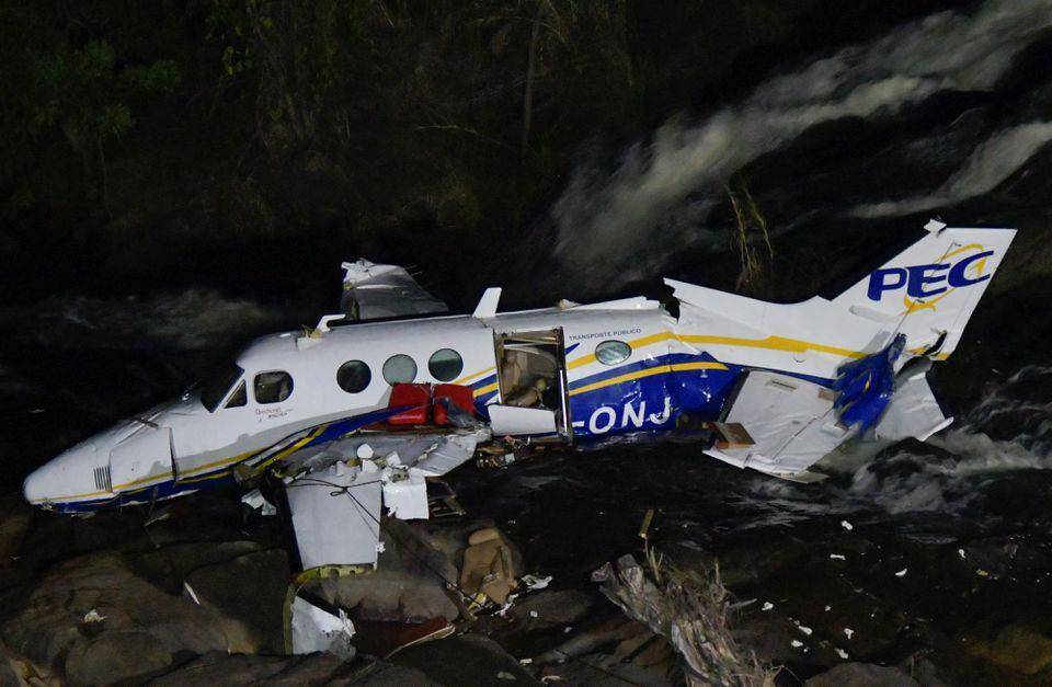 Die wrak van die vliegtuig waarin die country-sangeres Marilia Mendonca (26) van Brasilië dood is. Foto: Reuters