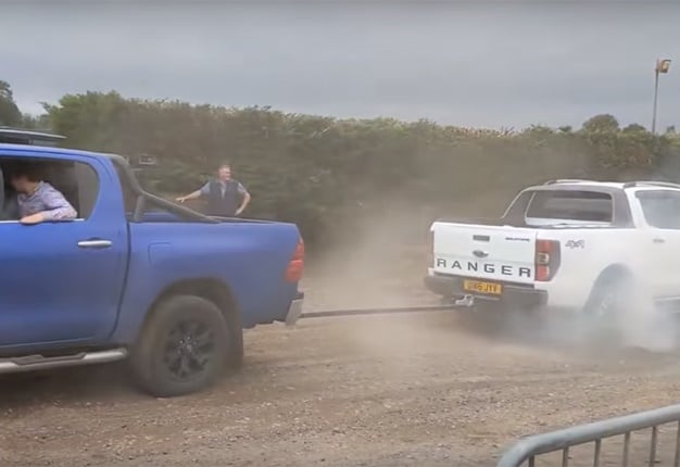 Toyota Hilux and Ford Ranger in tug-of-war. Image: YouTube / 
allistairc123