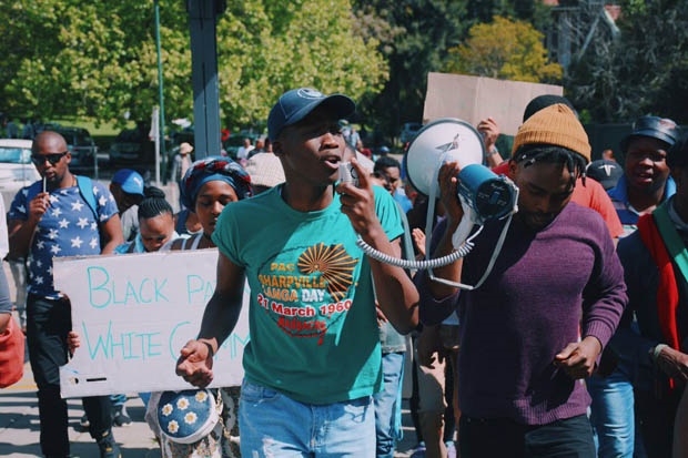 #FeesMustFall supporters move around the UCT campus, mobilising students. (Tina Hsu/News24)