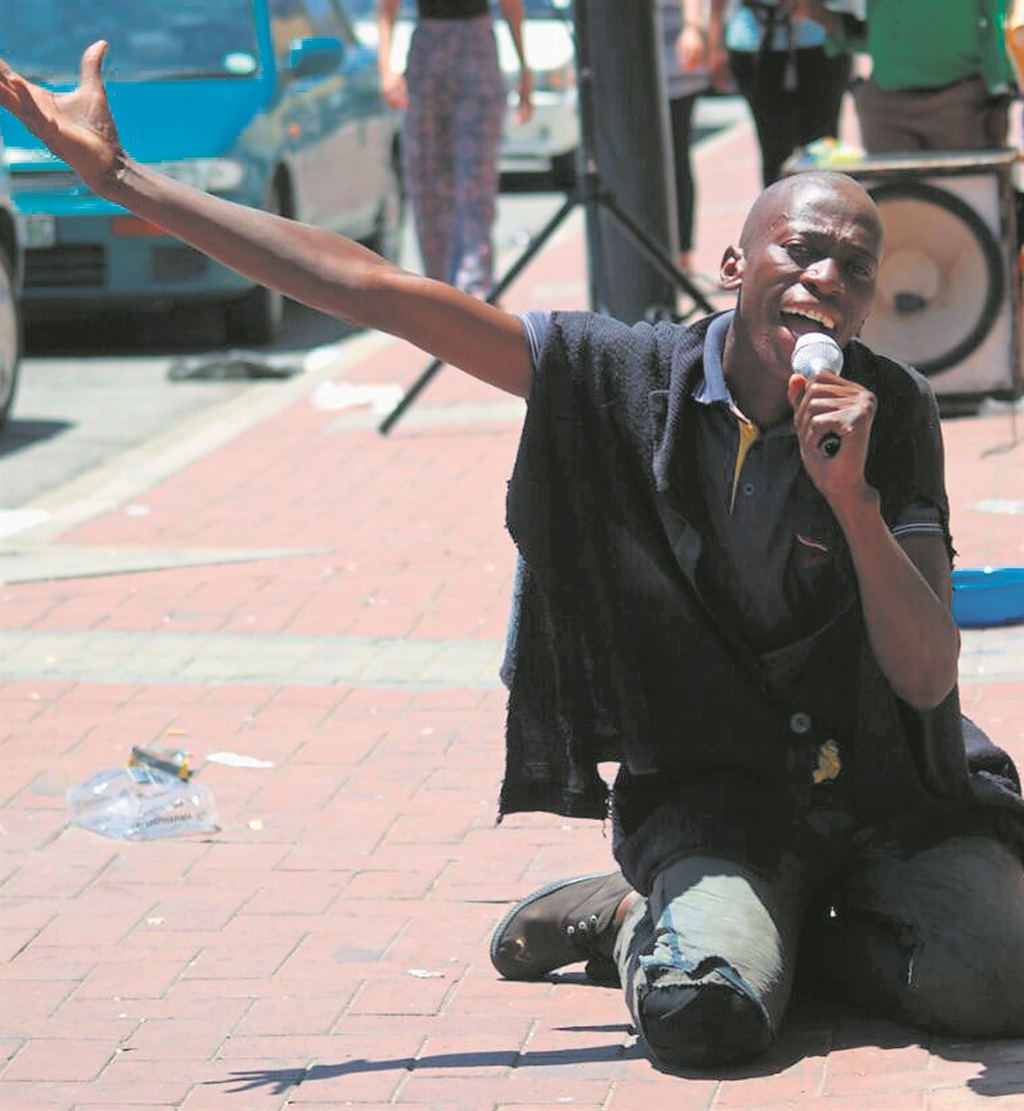 Gospel performer Simphiwe Masayimani singing in the streets of Uitenhage at the weekend.  Photo by Thamsanqa Mbovane 