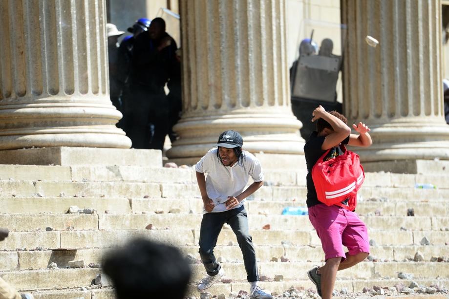 Students flee as stones are hurled at security personnel guarding the Great Hall at Wits.